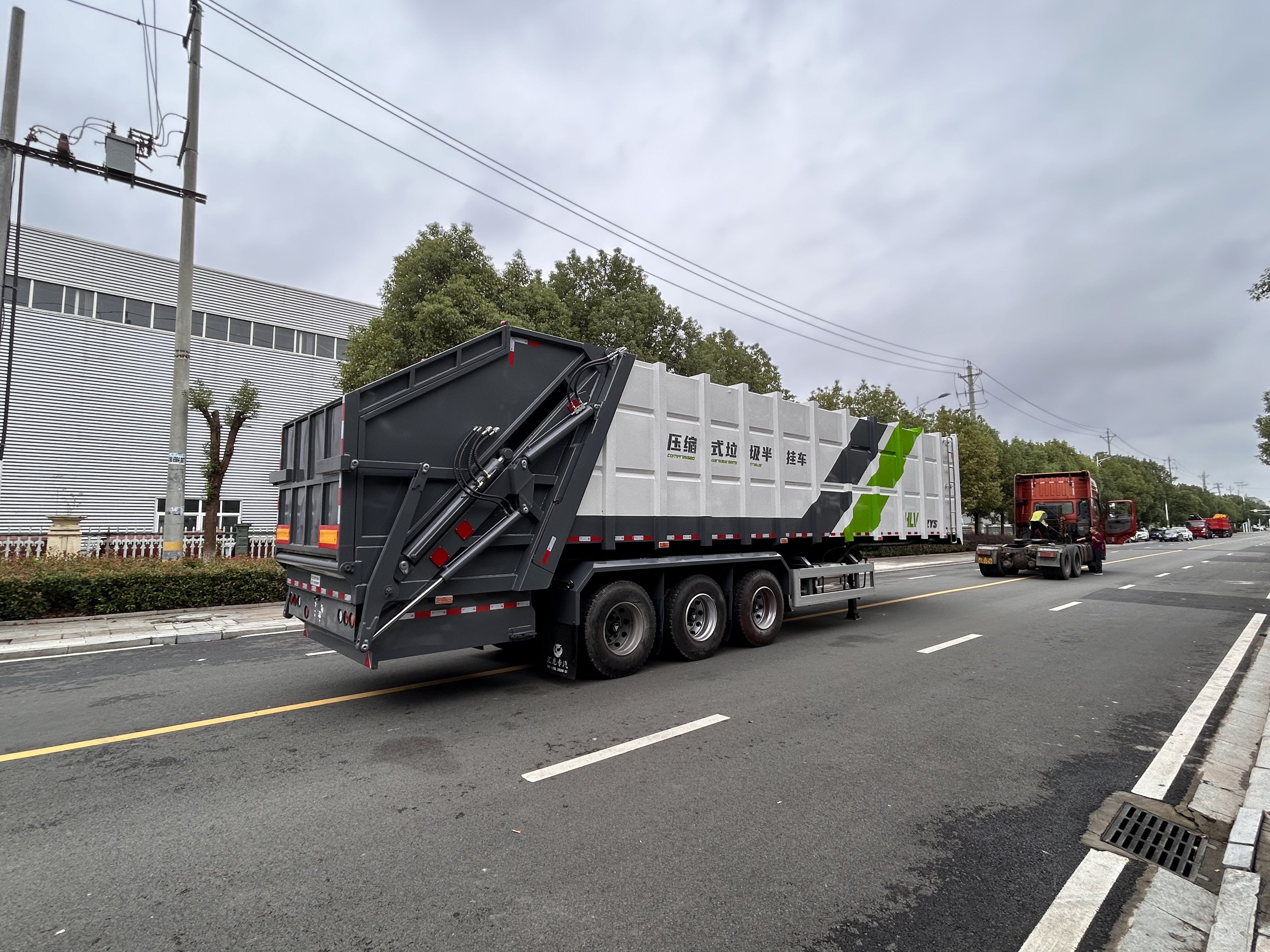 HLV9401ZYS压缩式垃圾半挂车