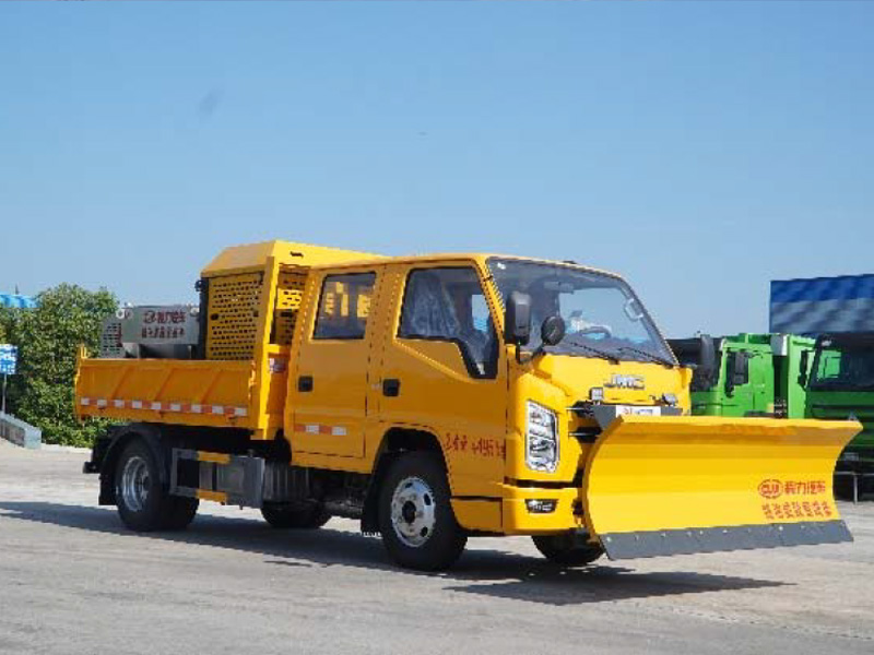 江铃双排除雪车